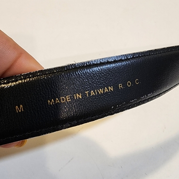 Women's Cream Genuine Sneak Leather Gold Tone Bucklet size M - Picture 5 of 11